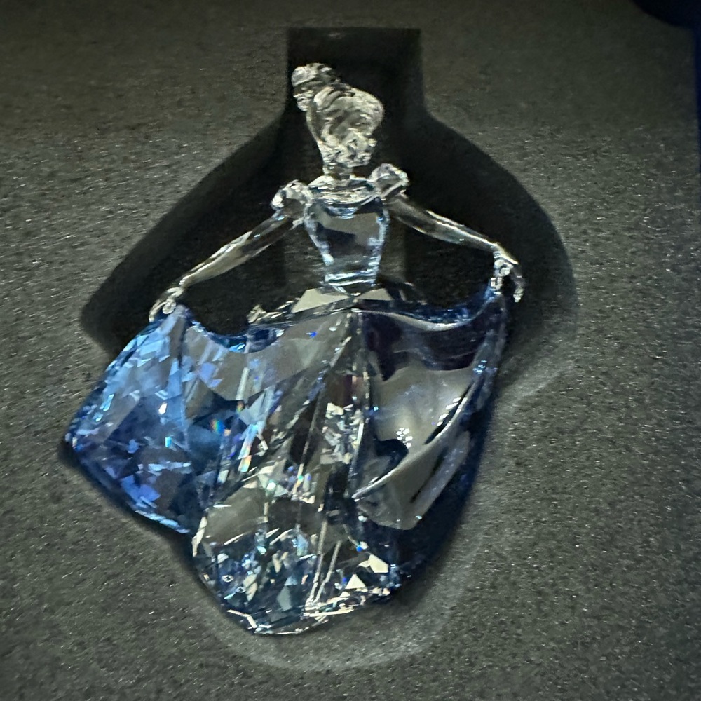 Authentic Swarovski Cinderella LE 2015 figurine - Picture 5 of 7